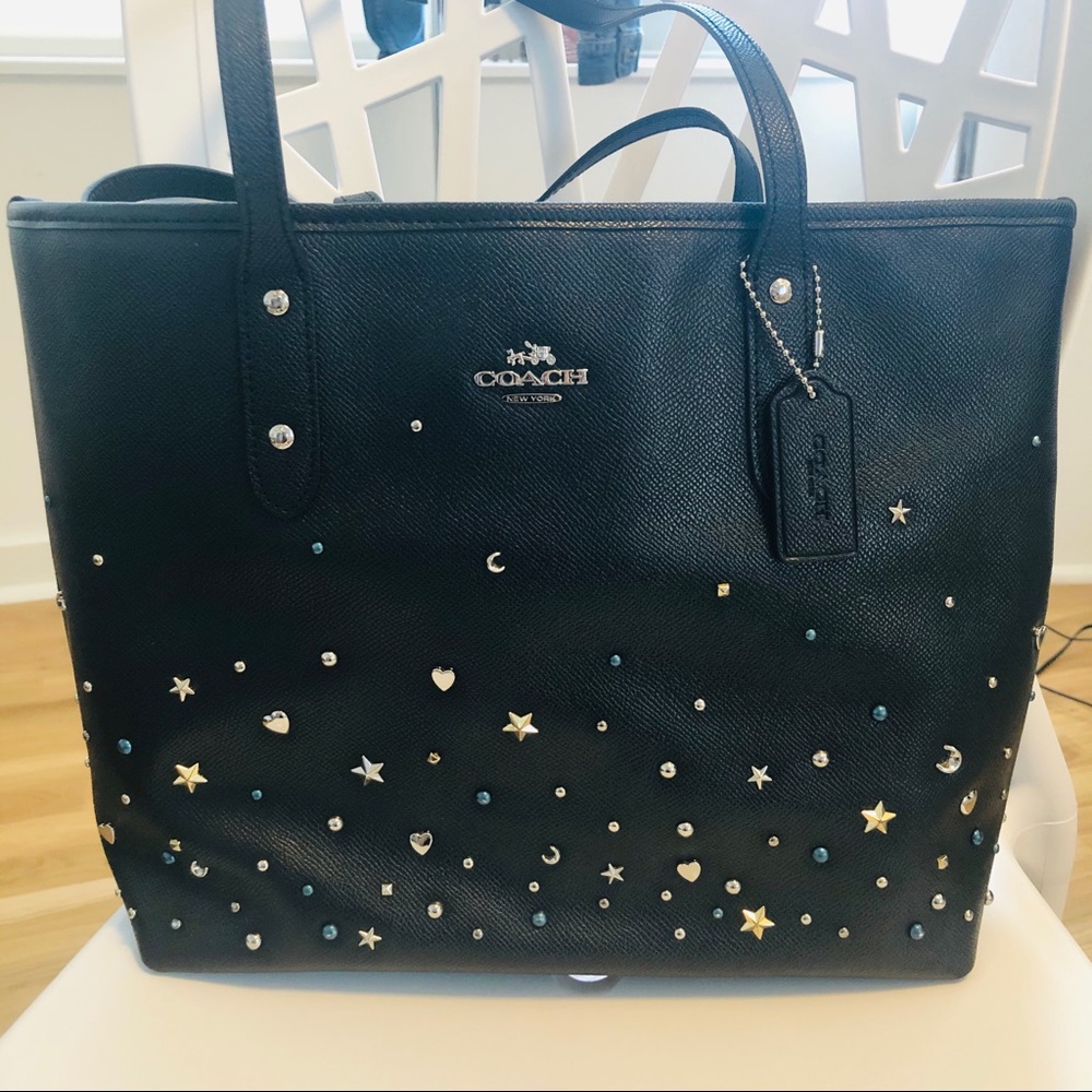 Coach Tote with zipper